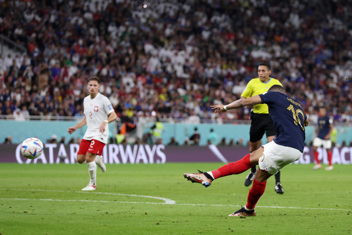 Camisa 10 deu show e classificou a França para as quartas de final da Copa do Mundo (Twitter/FIFA).
