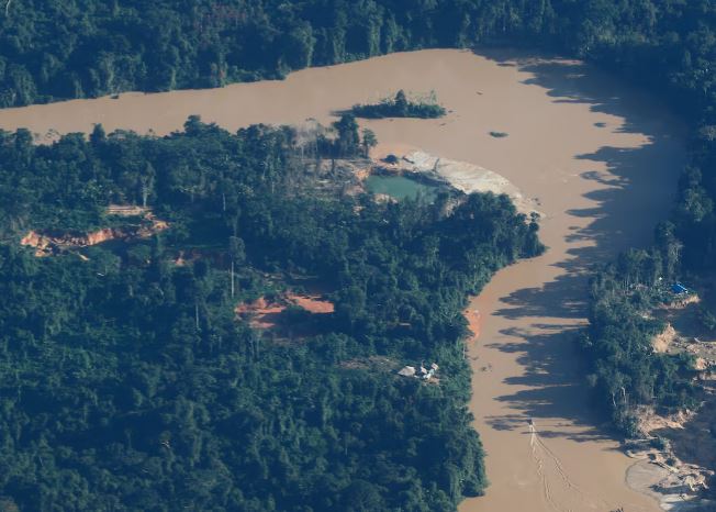 Garimpagem ilegal tem contribuído para a destruição na Terra Indígena Yanomami, em Roraima/ Foto: Fernando Frazão (Agência Brasil)